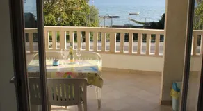 Omis Duce sandy beach apartments Mare - Image 3
