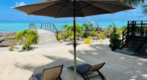 Matira Beach Bungalow Waterfront - Image 4