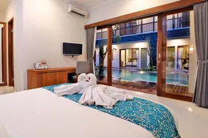 Suite Room with Pool View @ Renon Denpasar - Image 2