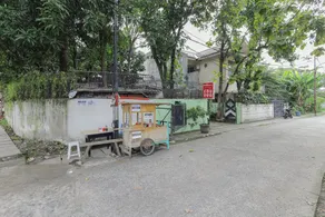 RedDoorz near RS Sari Asih Ciledug - Image 4