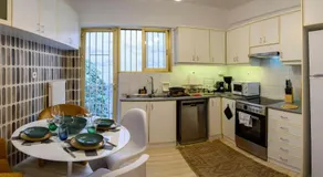 Luxury 2 bed Urban Oasis in the Heart of Athens - Image 4