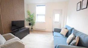 Stylish City Centre Home - Image 2