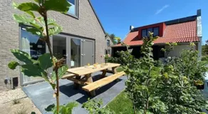 Stylish Coastal Home with Garden - Image 5