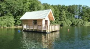 Chalets flottants lac saint Étienne Cantales - Image 3