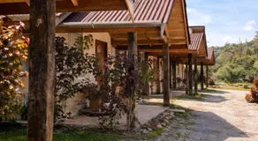 Chalé Romântico com Hidromassagem e Café da Manhã na Serra - Image 3
