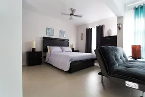 Kingston Luxury Guest Apt at Sullivan - Image 2
