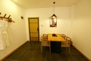 Furun Ziyou Zizai Automobile Culture Theme Hostel - Image 3