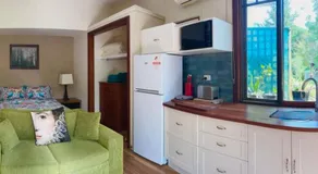 Blue Mountains Ferncreek Studio Retreat, pet friendly, birds and bush - Image 3