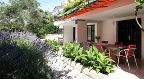 Acogedor apartamento vacacional con terraza y jardín | Vistas al jardín | Cerca de la playa | Admite perro - Image 4