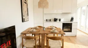 UP&GREAT Apartments - Modern Riverside Homes near Airport and Parking - Image 4