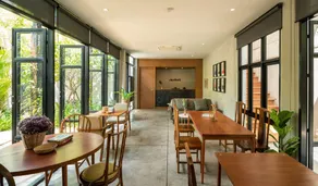 Cherlock hotel - Image 2
