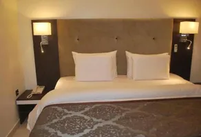 Room in Lodge - Lakeem Suites IkoyiLuxury Suites - Image 1