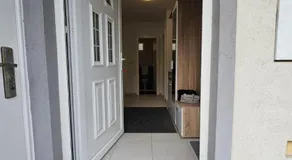 Airport Apartment - Image 5