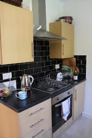 Large 1bed office free street parking living room - Image 4