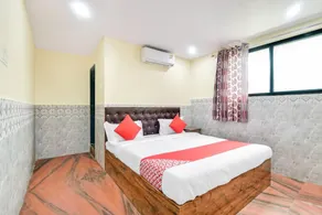 OYO Flagship 48837 Hotel Suvarna - Image 1