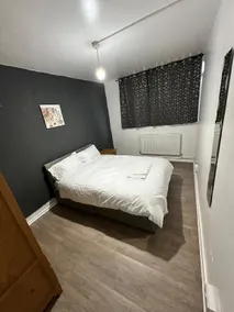 Lovely Flat in Old Trafford - Image 2