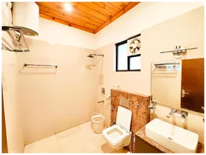 Goroomgo Blue Moon Resort Bhimtal - Near Mall Road and lake - Image 2