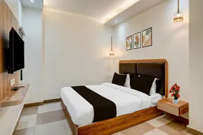 Super Collection O Nirman Vihar - Image 2