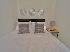 Urban Hotel - Image 2