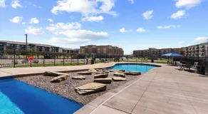 Landing Stunning 2BD Pool Gym - Image 5