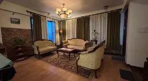 Lloyd's Vintage Home - Image 2