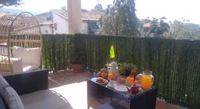 Habitación ideada para parejas con Jacuzzi, desayuno romántico y opción de cenas en su restaurante - Image 5