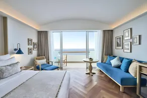 Romantic Ocean Retreat Luxurious Premier King Room - Image 2