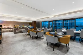 Yitel Premium Kunming Nanping Pedestrian Street Jinma Biji Archway - Image 2