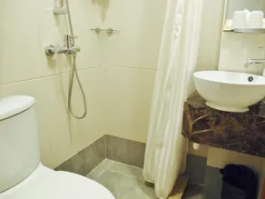 Lander Inn - Image 3