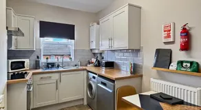 Amaya Five - Newly renovated - Very spacious - Sleeps 6 - Walking distance to town centre - Grantham - Free Gym Access - Image 3