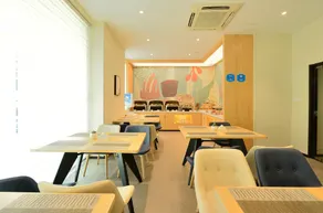 Hanting Hotel Shanghai Longbai Xincun Metro Station - Image 2