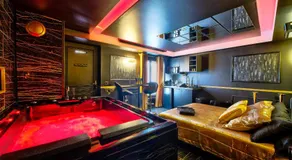 LA GOLDEN ROOM - Suite de Luxe avec Jacuzzi - Image 2
