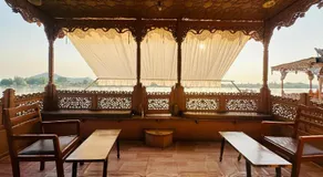 Maharaja palace houseboat - Image 2