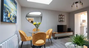 Elliot Oliver - Modern 2 Bedroom Town Centre Apartment - Image 2