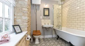 Oxfordshire Living - The Bowler Hat Cottage - Woodstock - Image 2