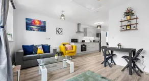 1 Bed Flat, Contractor & Long Stays, Parking - Image 2