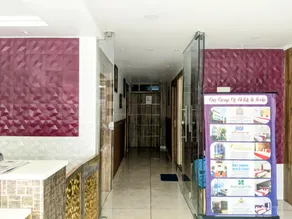 Hotel Feathers - Image 5