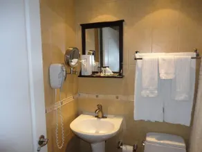 Chateau Louis Hotel & Conference Centre - Image 2