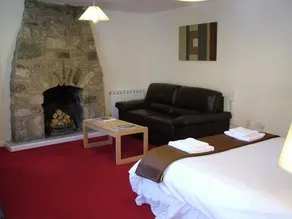 Aberdour Hotel, Stables Rooms & Beer Garden - Image 3