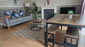3BR House with Parking 10 Mins to Airport Sleeps 6 - Image 3