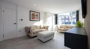 Modern 5-Bed Home EV City Centre 10 min - Image 4