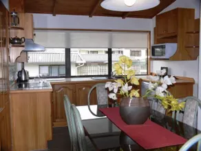 The Swiss Chalet Holiday Apartment 3, Bay of Islands - Image 2