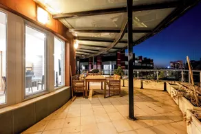 Spacious Lovely 3-bed Apartment With big Balcony - Image 3