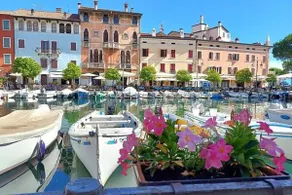 Lake Garda Apartment with Pool, Private Garden & Parking - Image 5