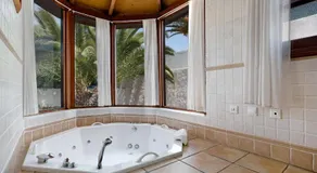 Ferienvilla 'Villa Brisamar19' mit Bergblick, privatem Pool und WLAN - Image 3