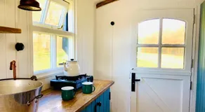 The Little Green Shepherds Hut - Image 3