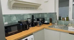 Deluxe Apartment in Erith, London - Image 3