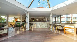 Iris Hotel - Image 4