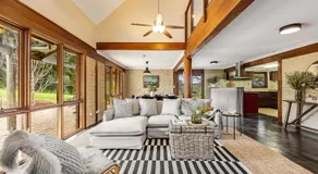 Adelaide Hill Luxury Amenities and Stunning Vistas - Image 4