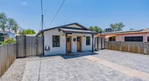 Downtown Bungalow -Duplex - EV Charger - Image 5